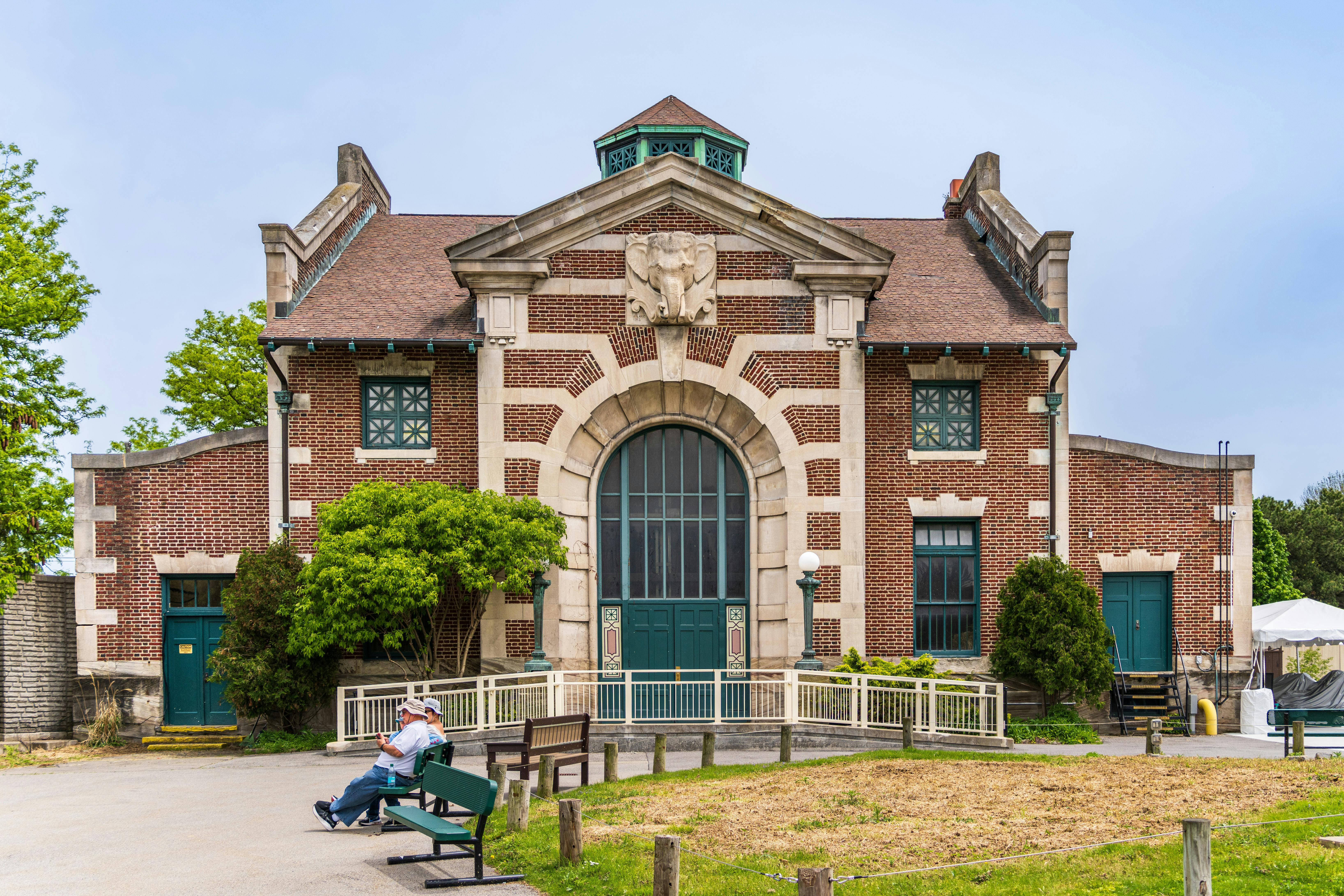 The Fascinating History of Psychic Mediums