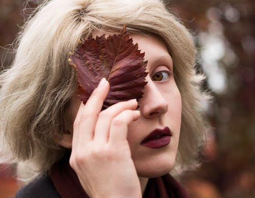 Fall’s Cool Makeup Trend Made Simple by the Experts