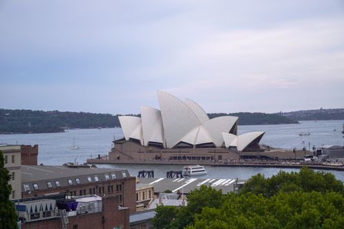 Free A classic view of the Sydney Opera House with harbor in the background. Stock Photo