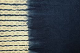 Shibori-resist cloth with a wave of indigo — Photo by Cc Liu on Pexels