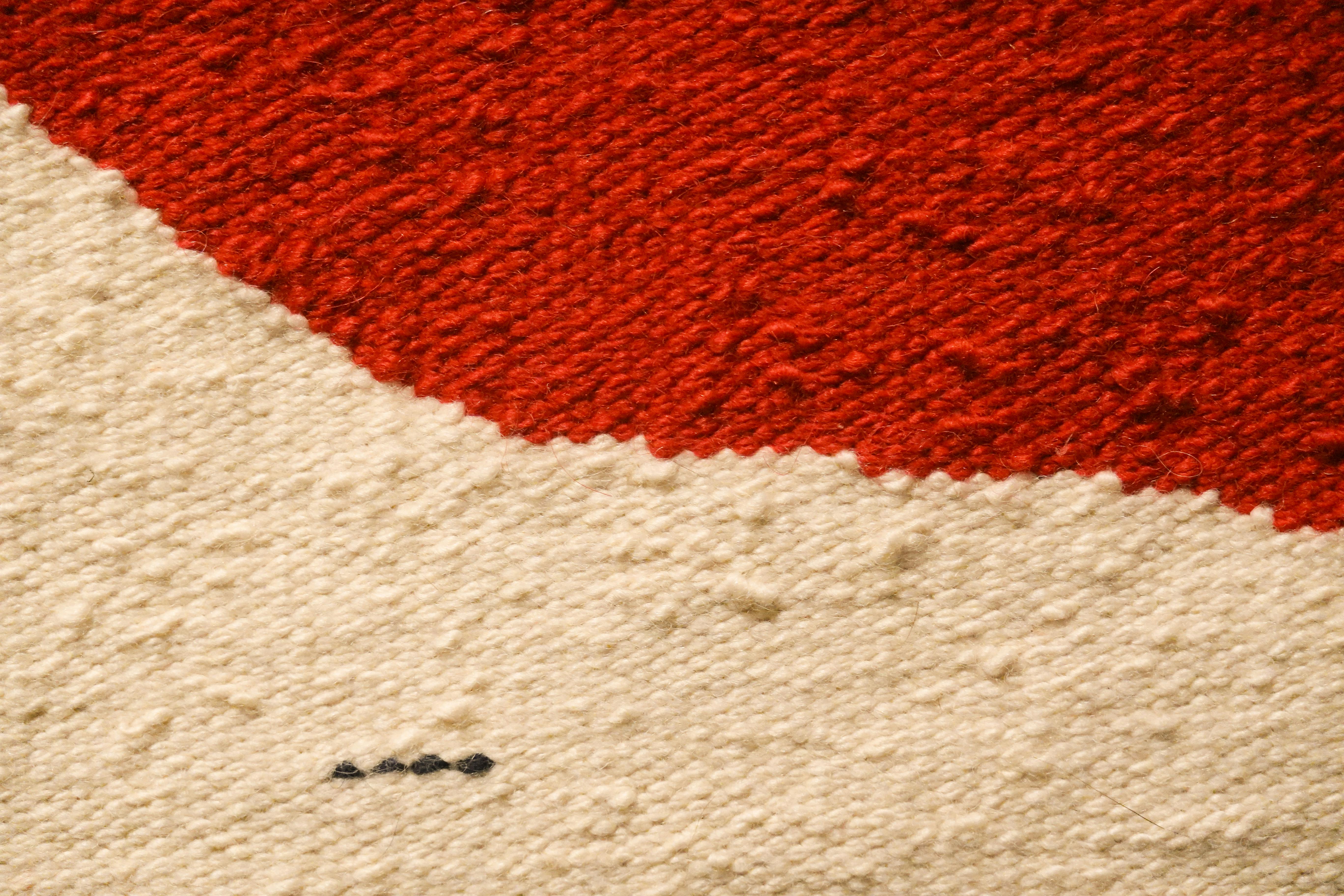 Gratis Ripresa macro di un tessuto di lana testurizzato rosso e beige, che mette in risalto la trama e i motivi del tessuto. Foto a disposizione