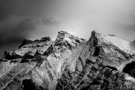 Black and white photo of rugged snow-capped mountains in Banff, Alberta.