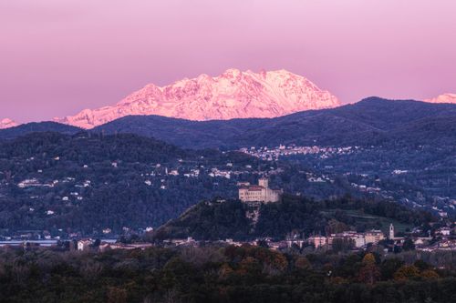 Free Majestic snowy Alps over Italian townscapes during sunset. Stock Photo