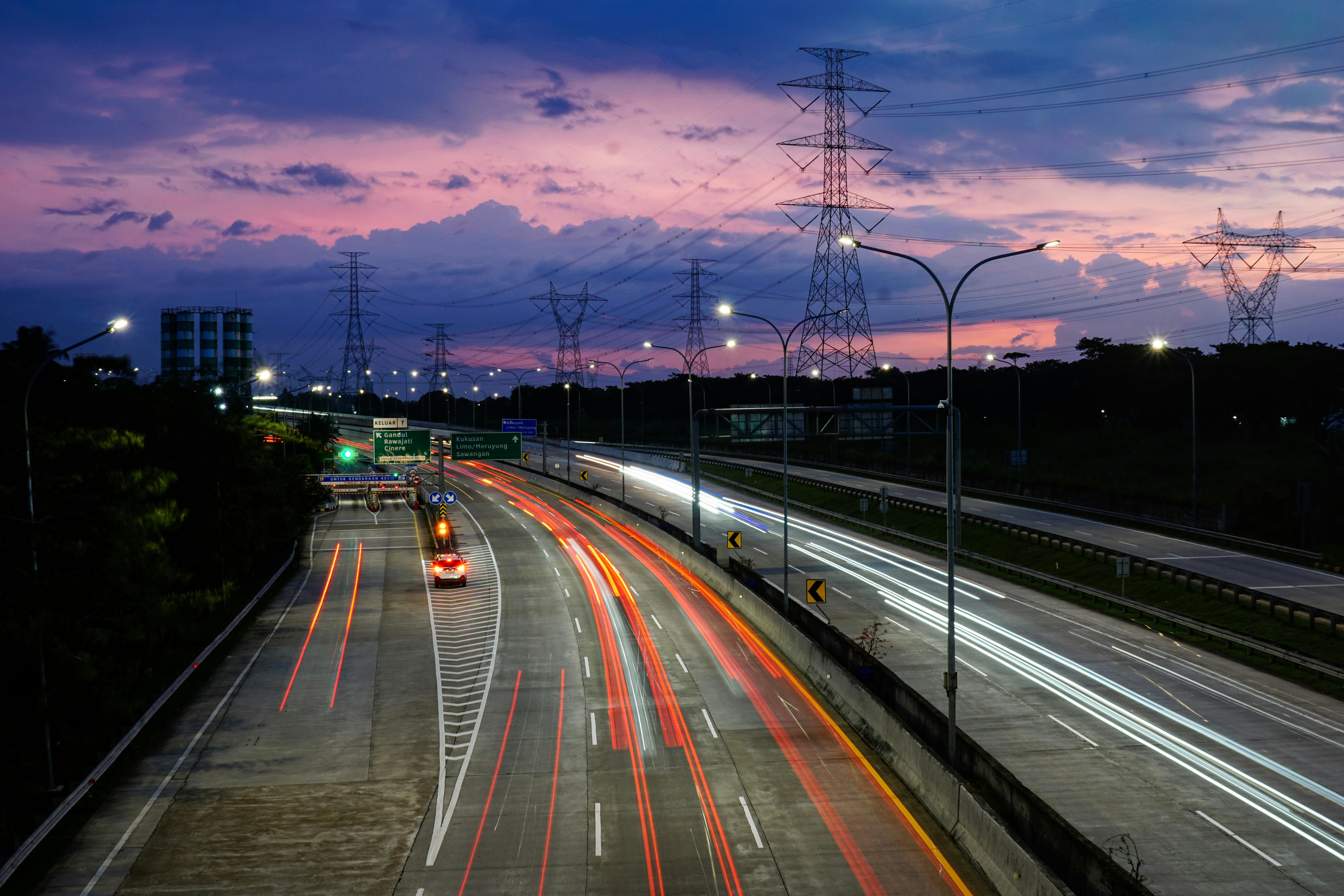 Sustainable Energy Integration for Future Warehouses and Energy Storage Technologies