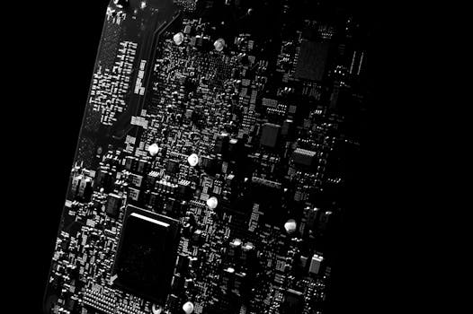 展示电路板细节的黑白特写，体现现代技术