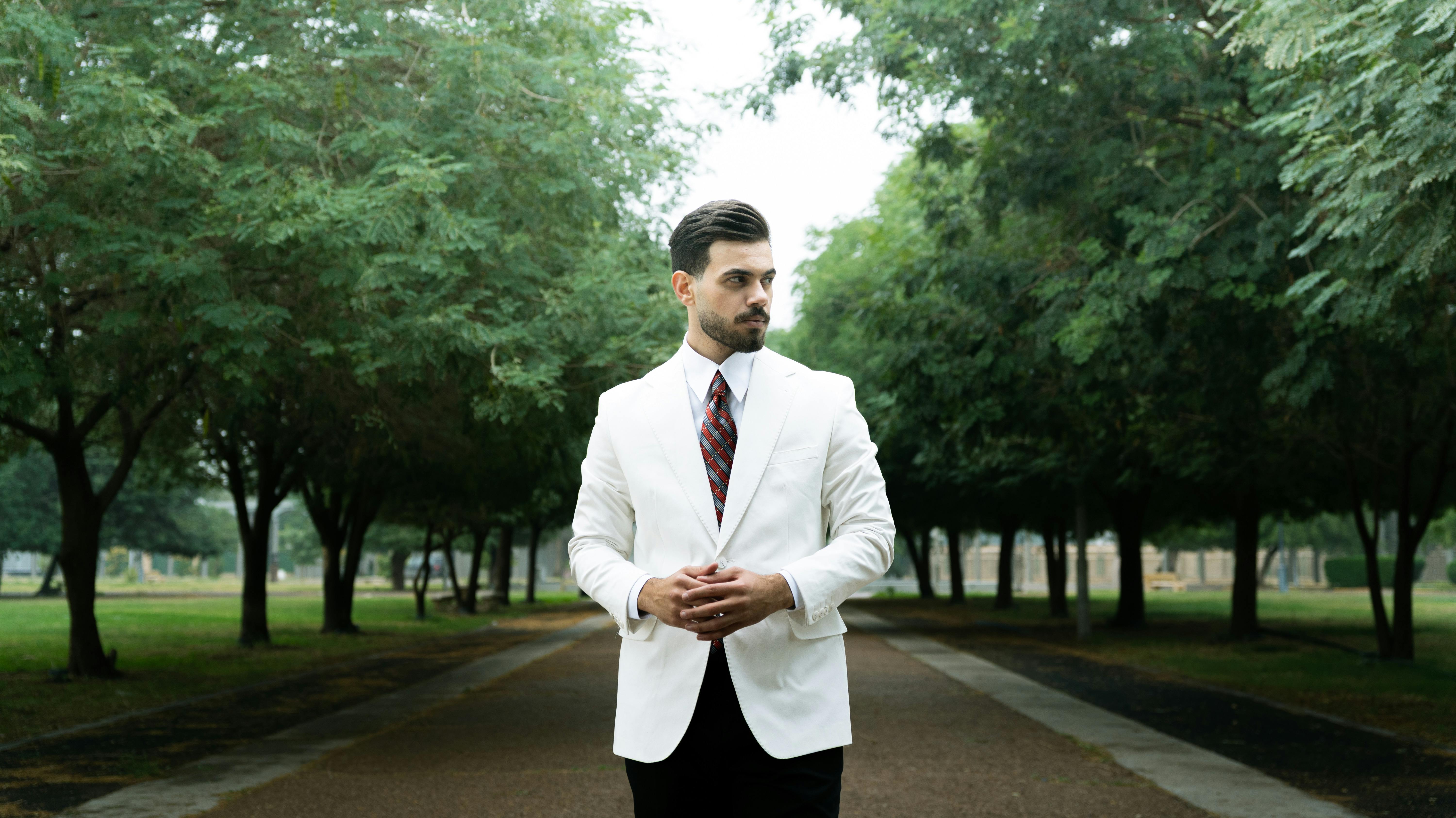 бесплатная Бесплатное стоковое фото с безмятежный, белый костюм, Борода Стоковое фото