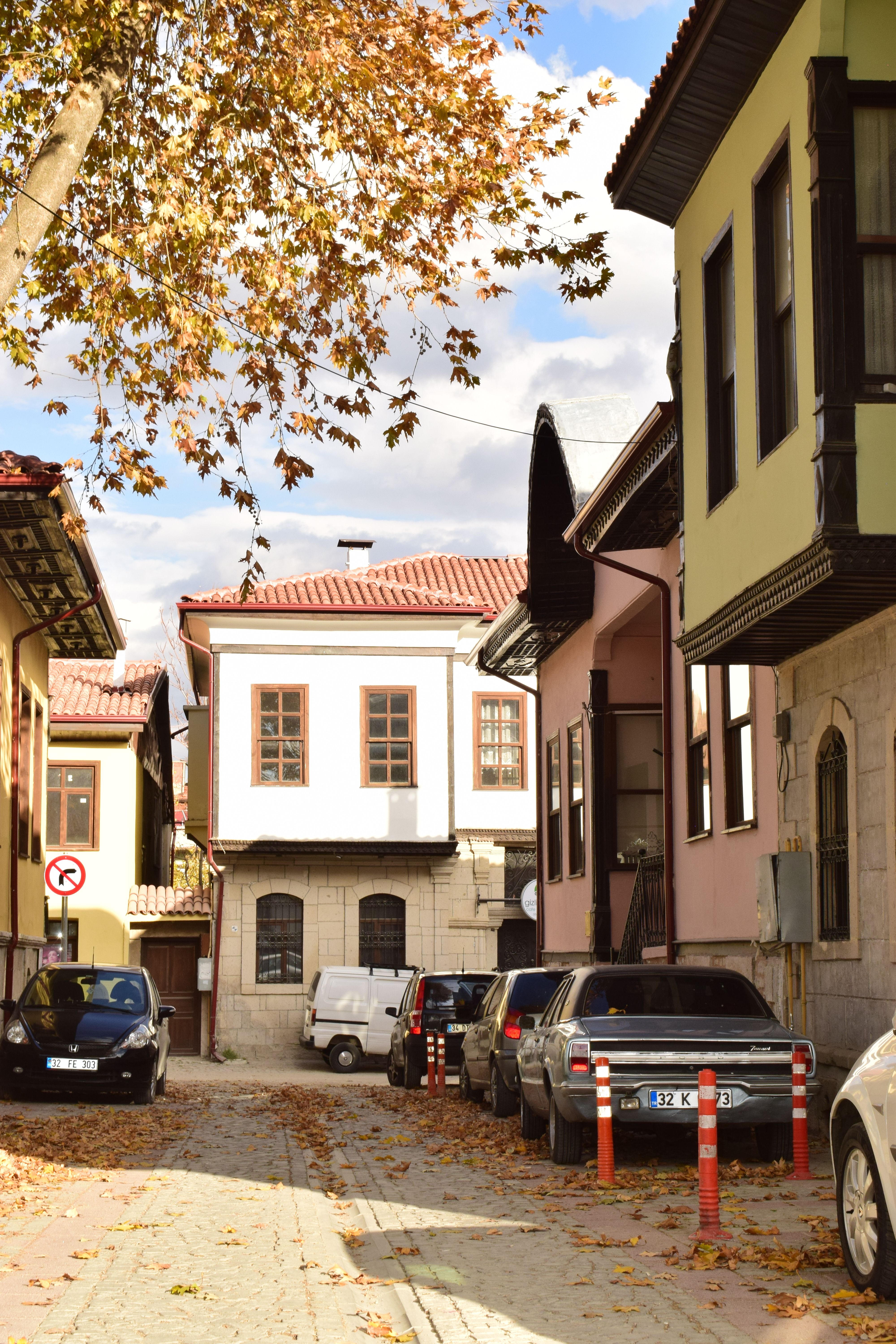 Charming Autumn Street in Historic Town · Free Stock Photo