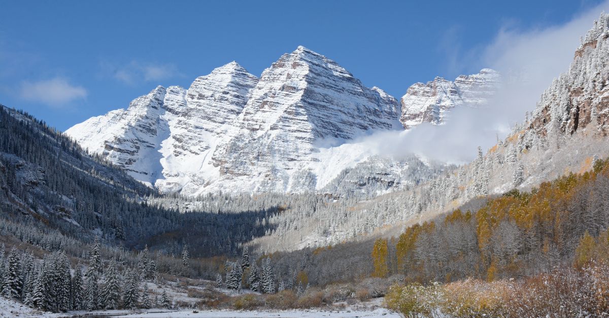 Stunning view of Maroon Bells blanketed in early autumn snow, Aspen, Colorado.