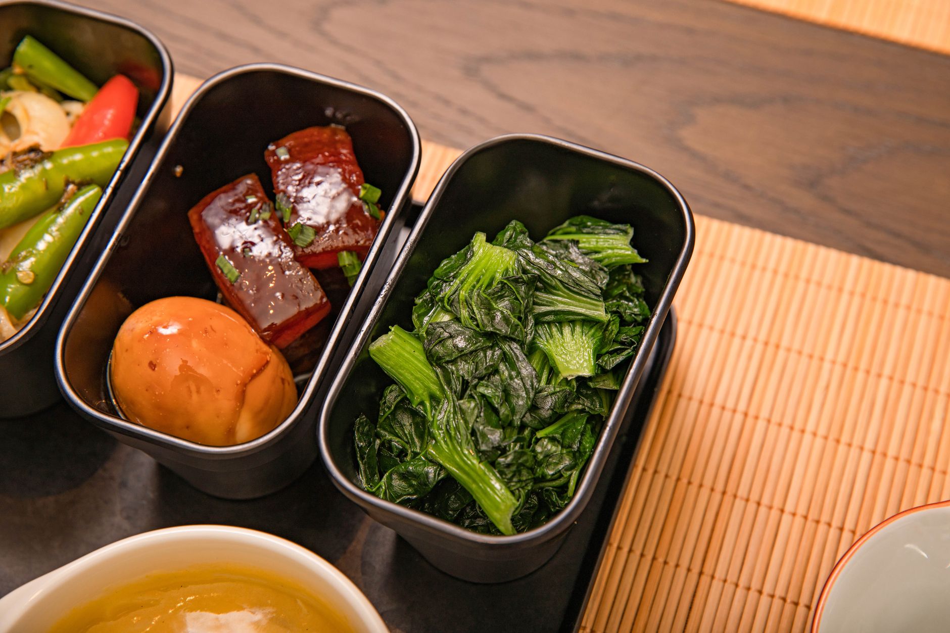 野菜が彩りよく詰められた、お弁当箱