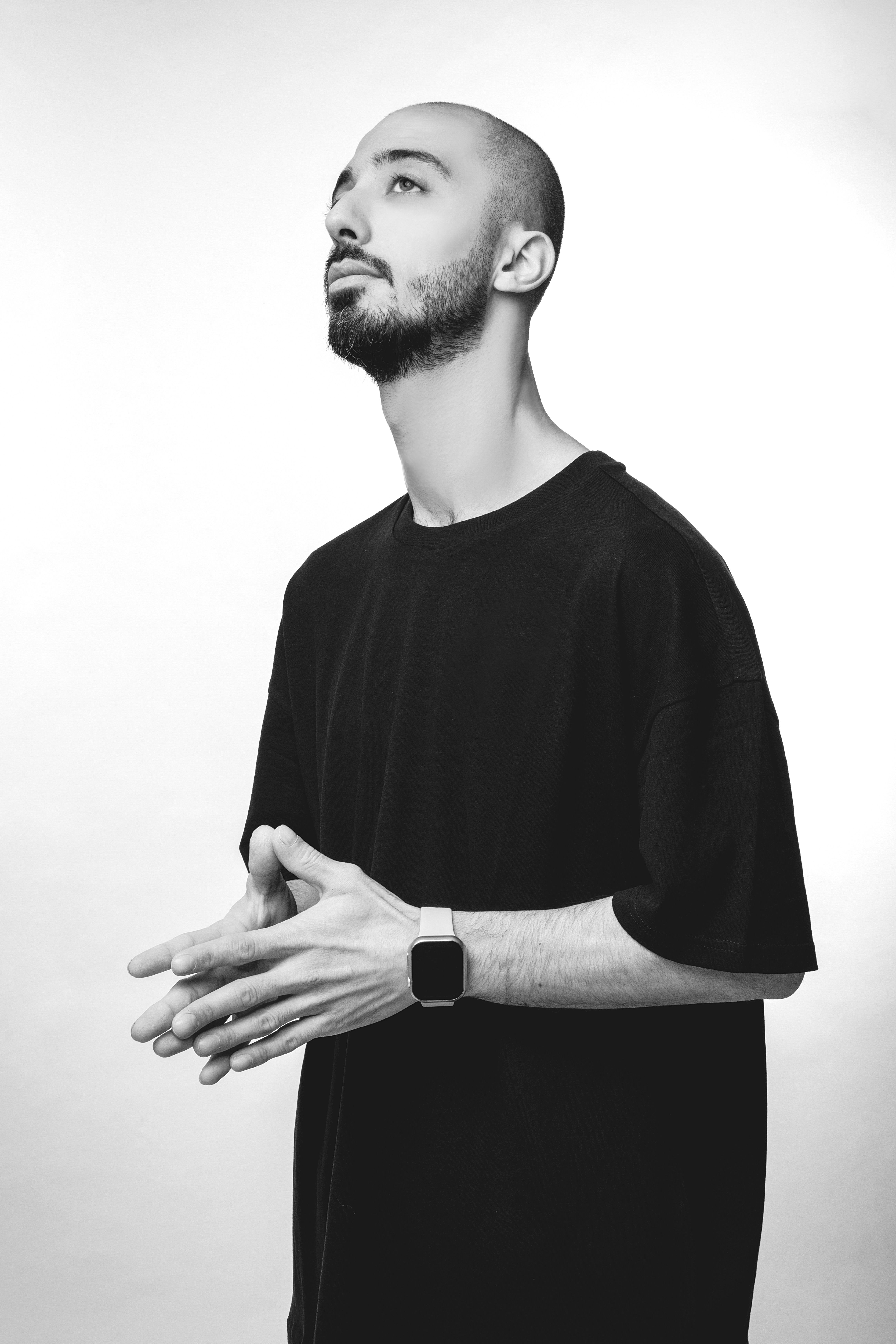 Retrato Contemplativo En Blanco Y Negro · Foto de stock gratuita