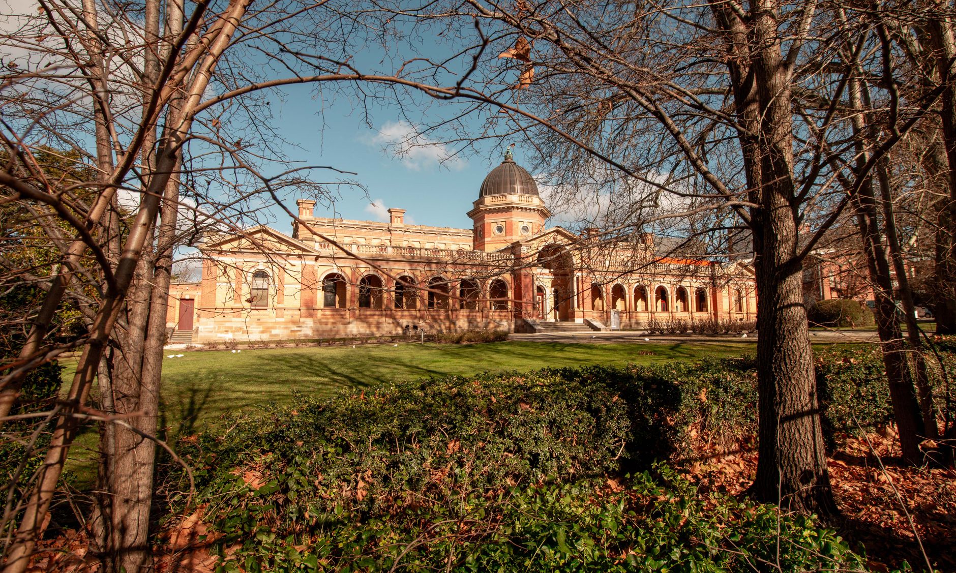 19th-century courthouse with classic architecture in Goulburn, NSW, Australia.
