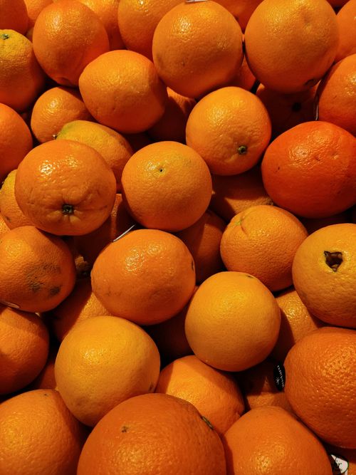 Free A vibrant display of fresh oranges creating a warm and inviting look. Stock Photo