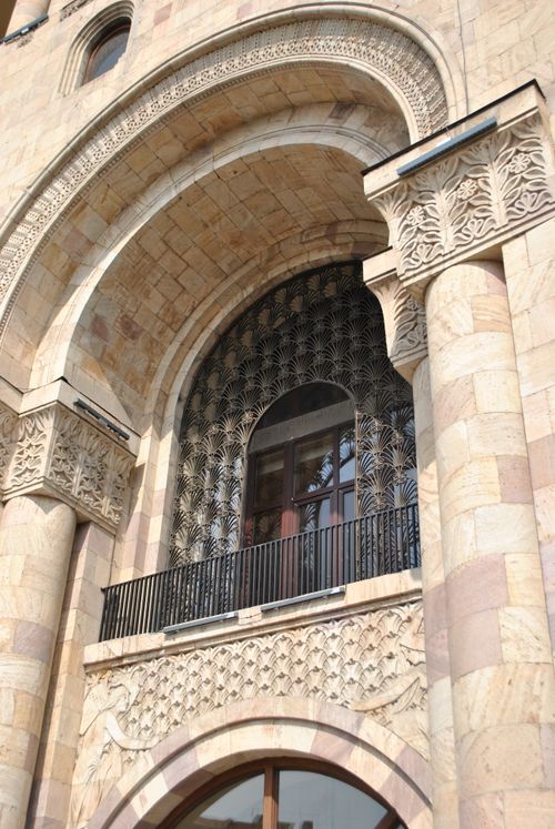 Free Detailed view of a stone archway with decorative carvings and metalwork on a historic building. Stock Photo