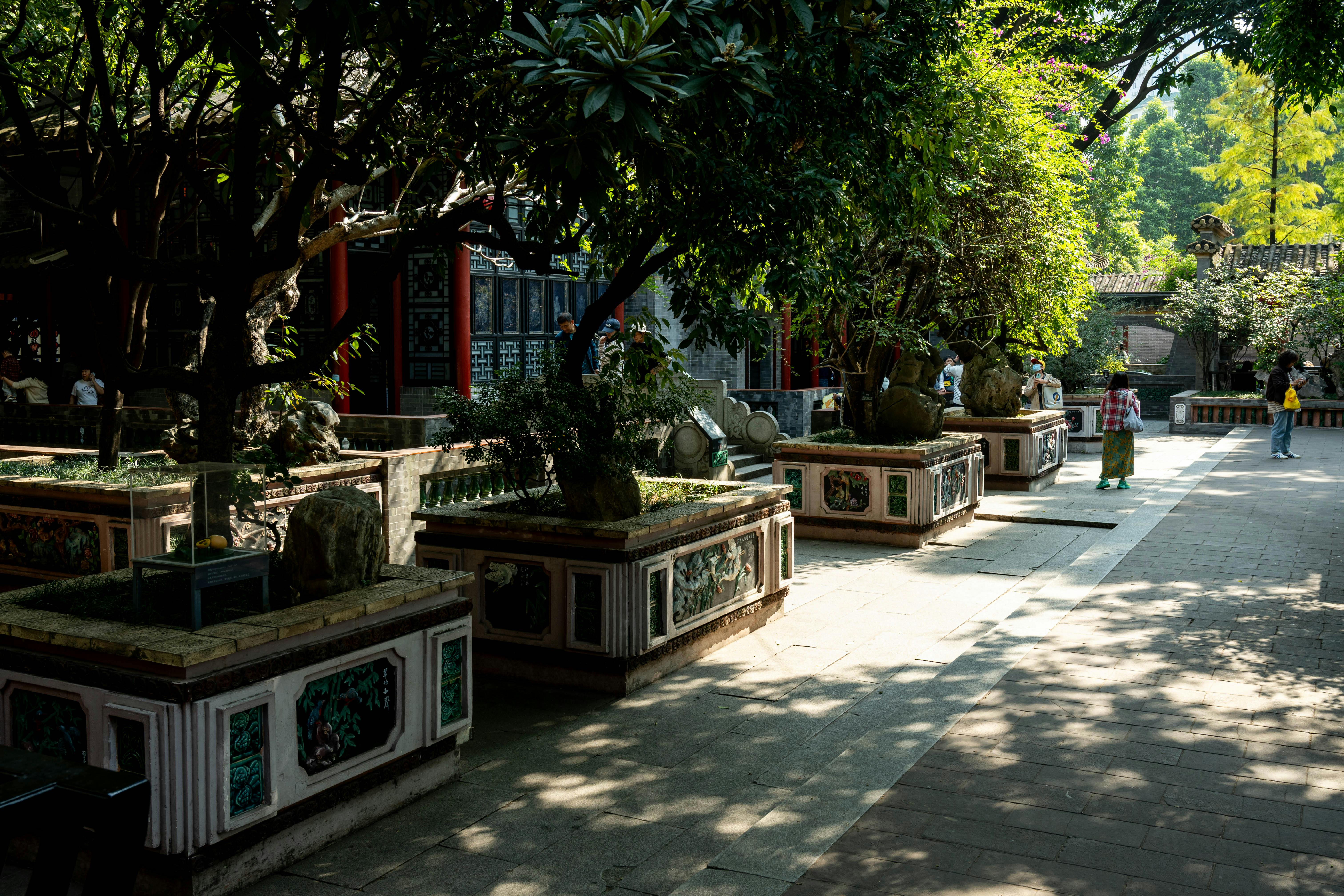 人工智能如何重塑美国职场：从会议效率到任务自动化