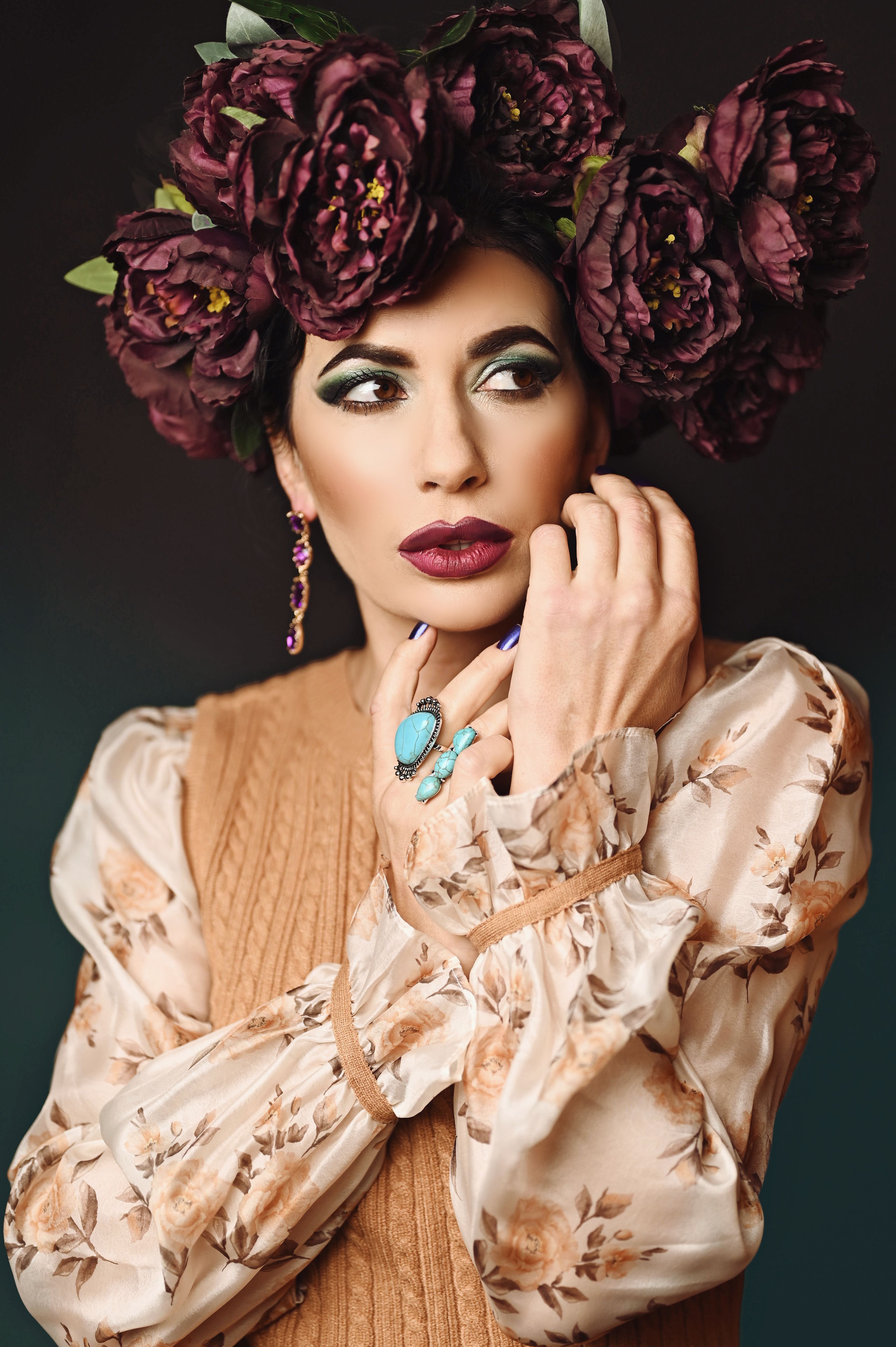 Elegant Woman with Floral Headpiece and Vintage Style · Free Stock Photo