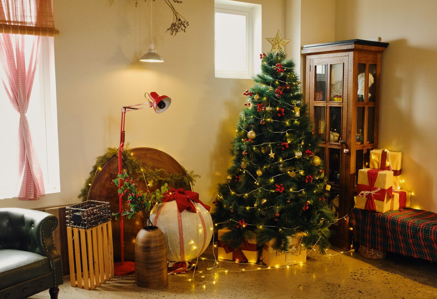 West Byfleet — professional packers wrapping and boxing belongings