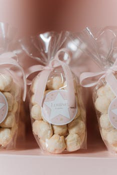 Charming pastel pink birthday party favour bags filled with bonbons, perfect for celebrations.