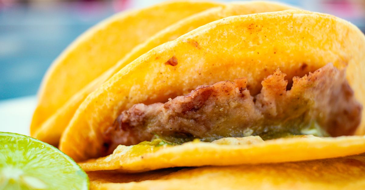 A close-up of savory tacos with fresh lime, showcasing vibrant colors and textures perfect for food lovers. - Evidence evidence guide for citrus bergamot lipid meta-analysis