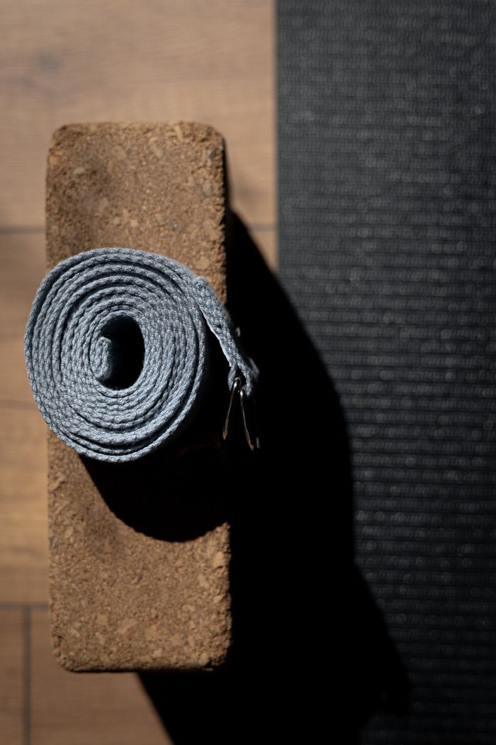 Rolled woven strap on a cork block — photo by Göksun Barış Gökalp on Pexels