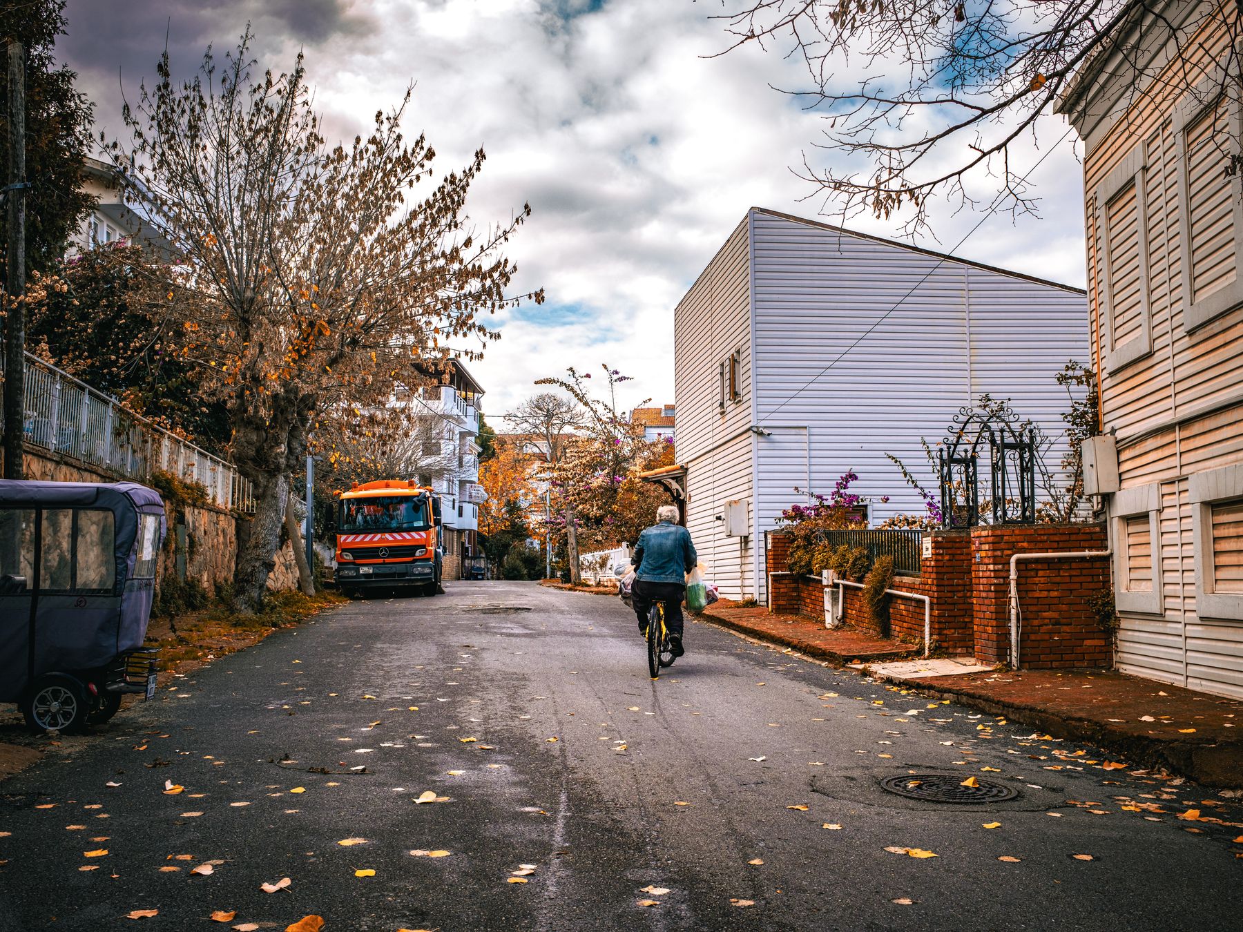 Gunness — movers delivering furniture from a van