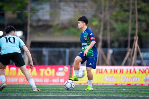 Free Dynamic capture of a football match between young players in Hà Nội, Vietnam. Stock Photo