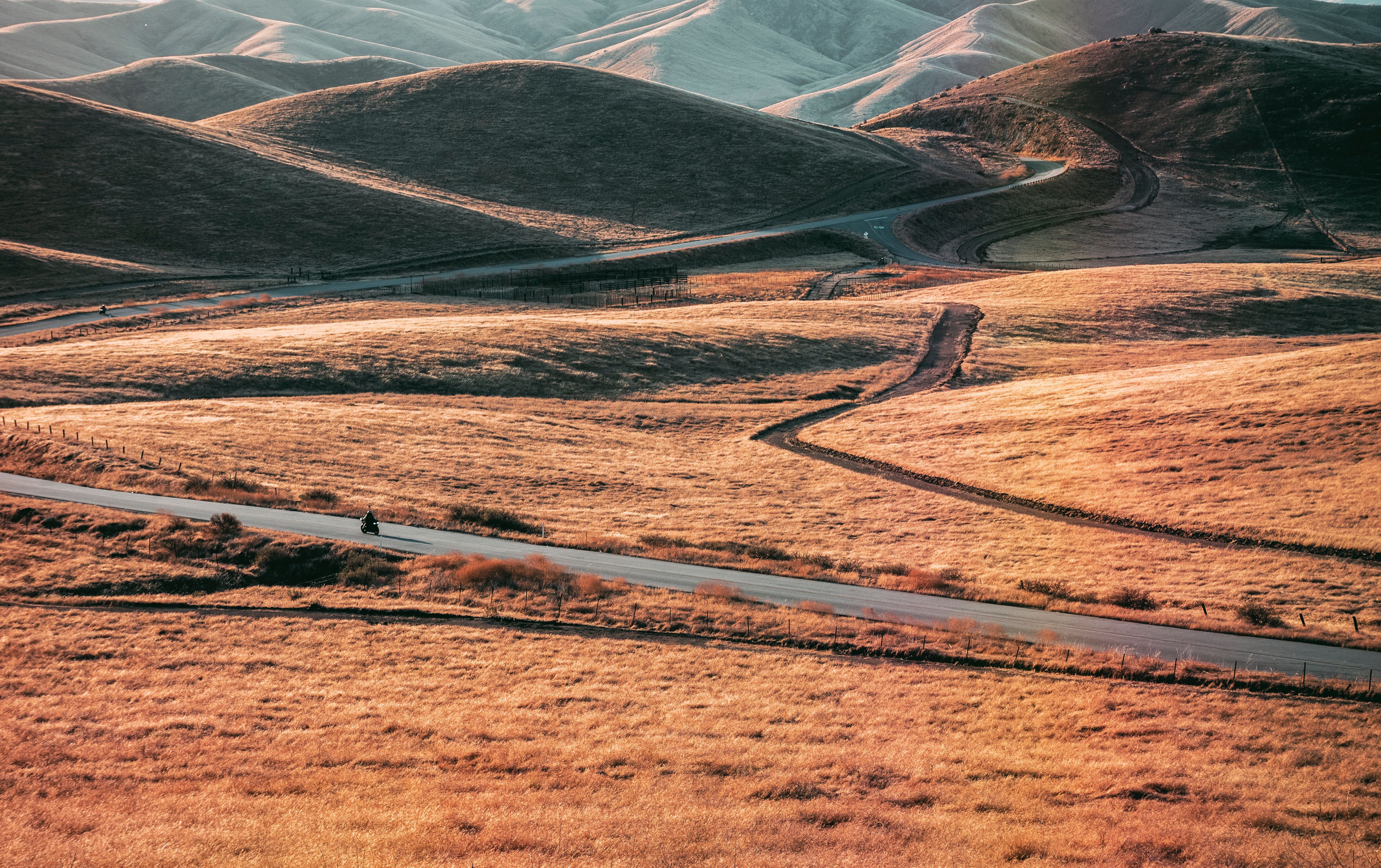 Oregon’s New EV Road Fee Exempts the Biggest Commercial Fleets — Photo by Gabriel Tovar on Pexels