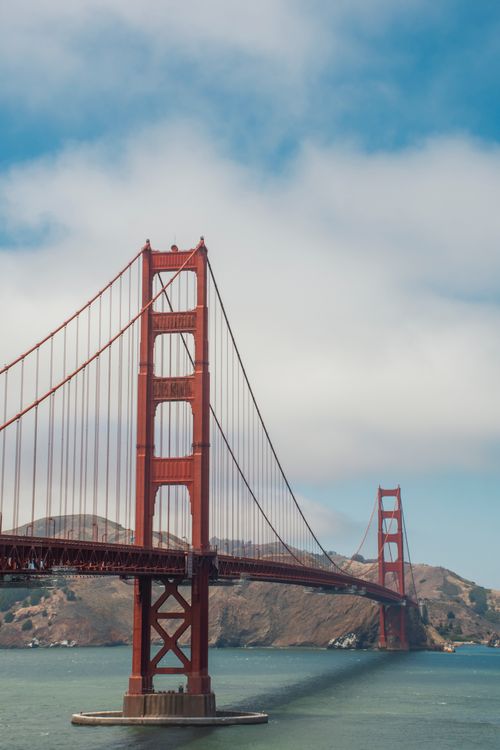 Free Iconic view of the Golden Gate Bridge against a blue sky, perfect for travel projects. Stock Photo