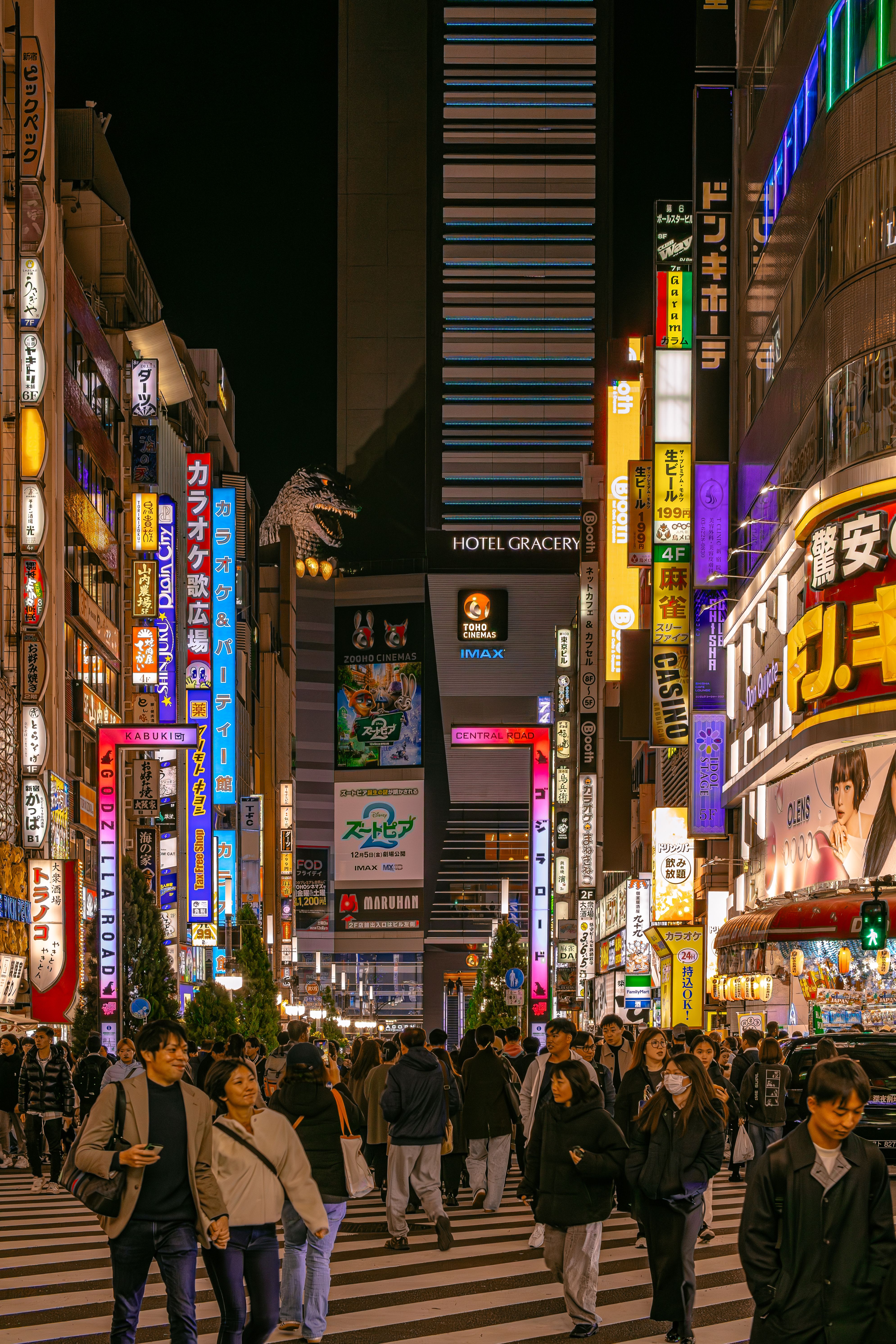 Vibrant Nightlife in Shinjuku, Tokyo Street · Free Stock Photo