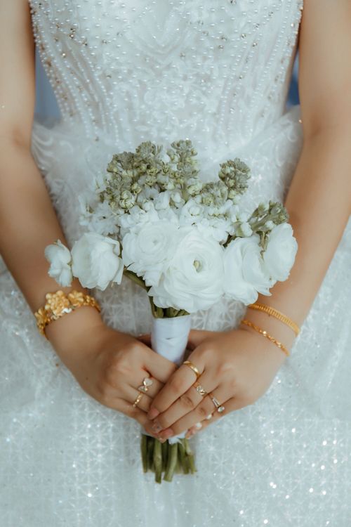 Wedding invitation white-bride