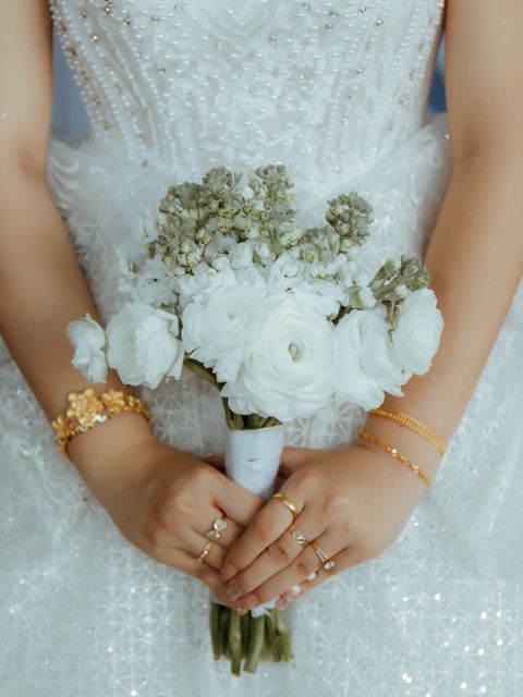 Wedding invitation white-bride