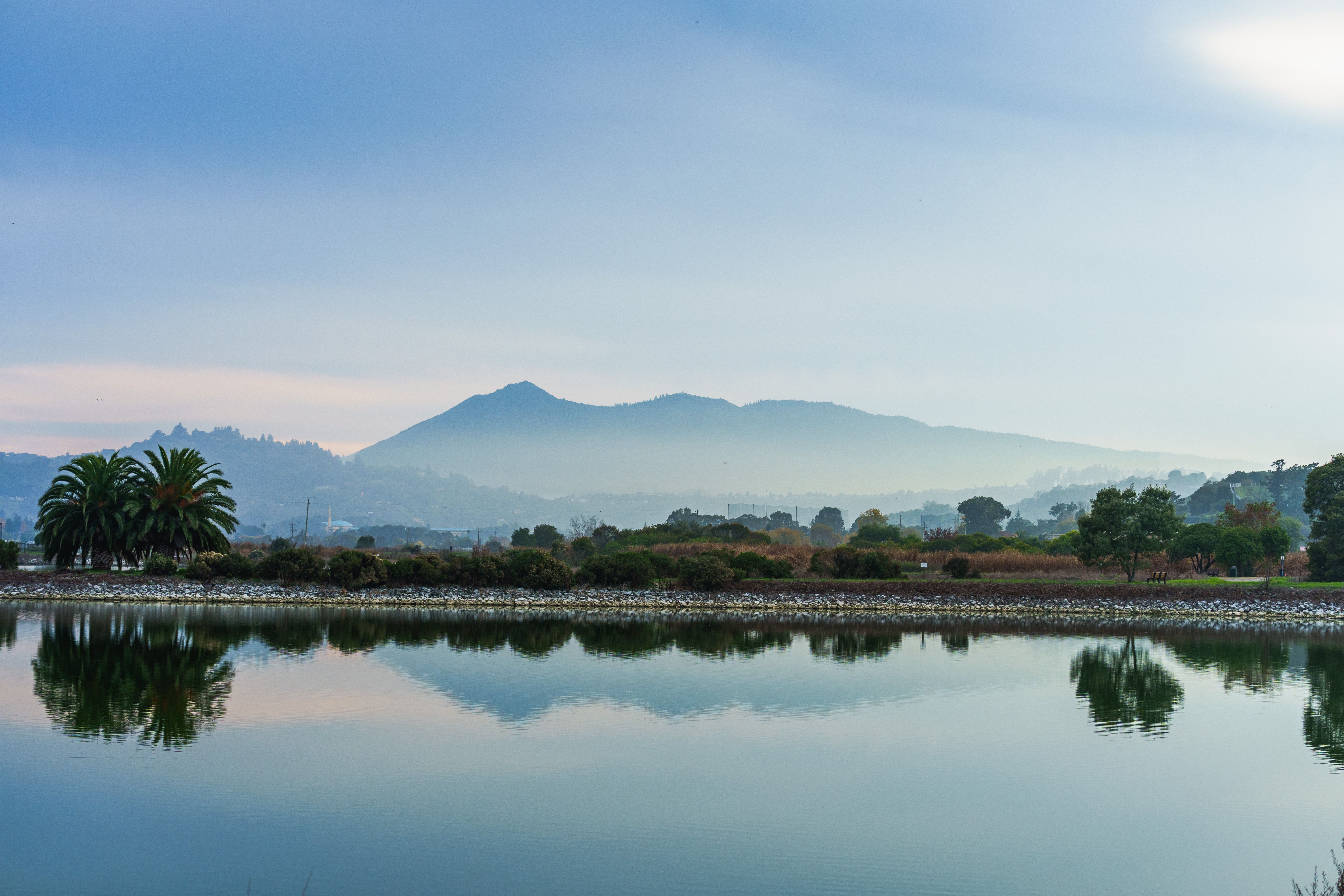 Tranquil Mountain Lake Reflection at Dawn · Free Stock Photo