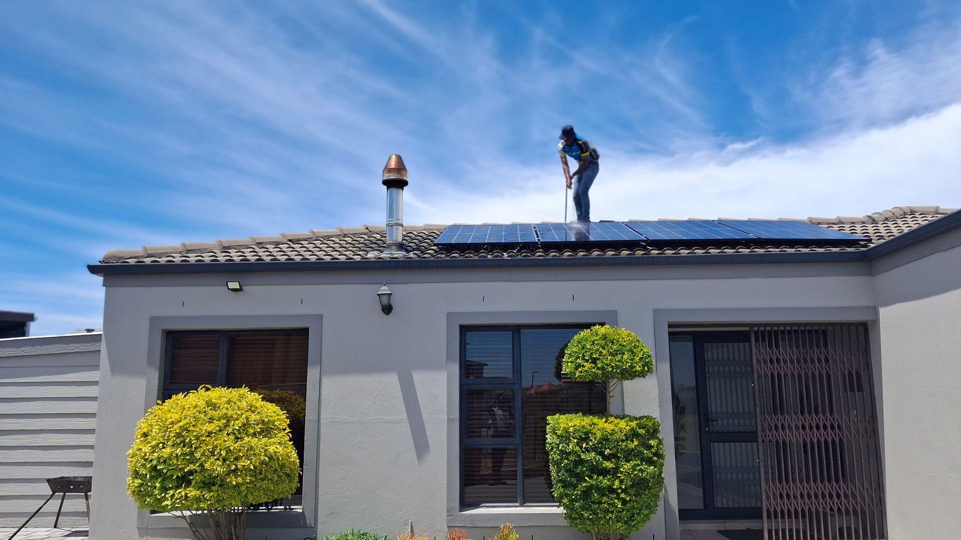 Certified Solar Installer: Comparing the Options for Cyprus — illustrasjonsbilde