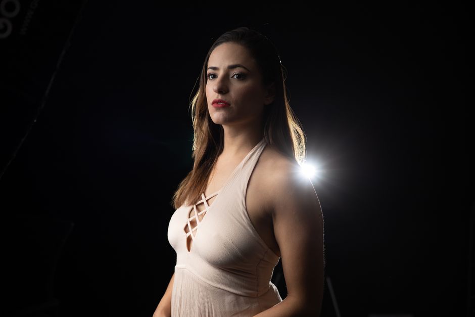 Comparação dos três looks de iluminação com octa único: soft dramático, high-key e Rembrandt