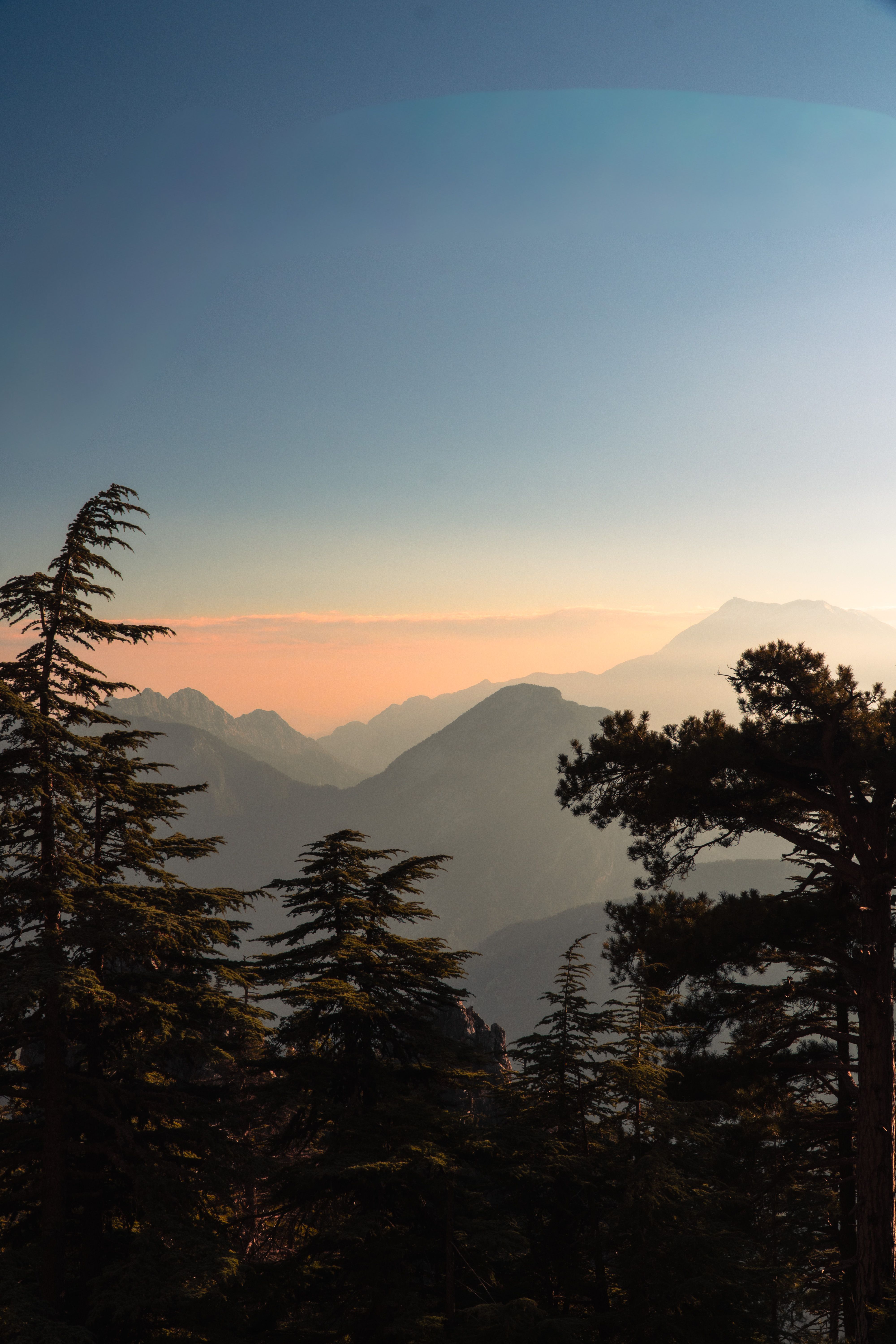 Serene Mountain Landscape at Sunset · Free Stock Photo
