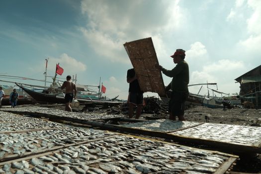 Coastal scene of fishermen drying fish under the sun in the Philippines. - Fotografer Sidoarjo