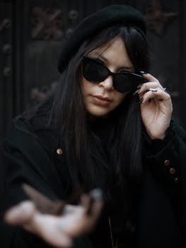 Elegant woman in sunglasses and beret showcasing urban fashion in Mexico City.
