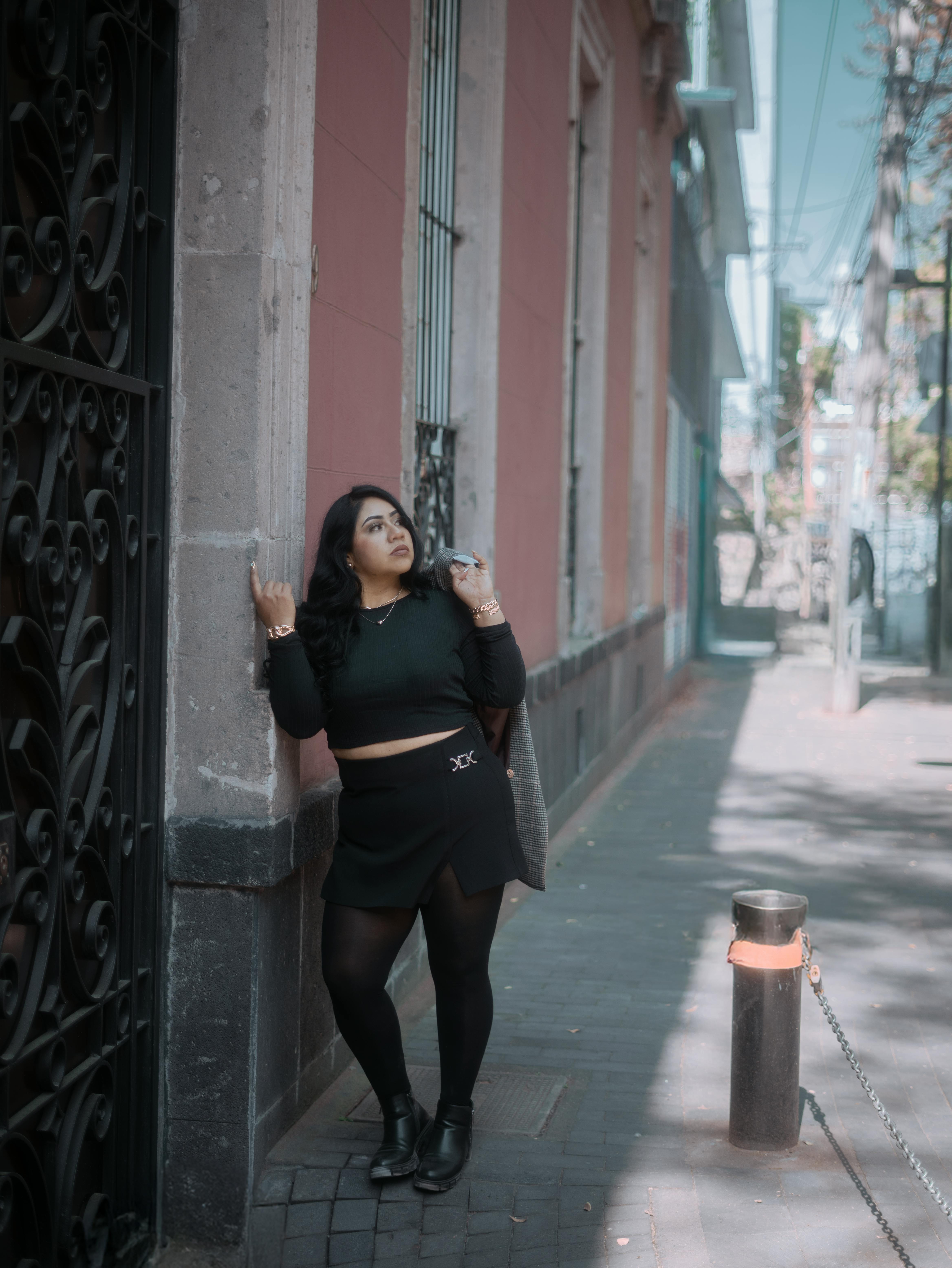 Gratuit Portrait de mode élégant dans le quartier Condesa de Mexico, mettant en valeur un style urbain chic. Photos