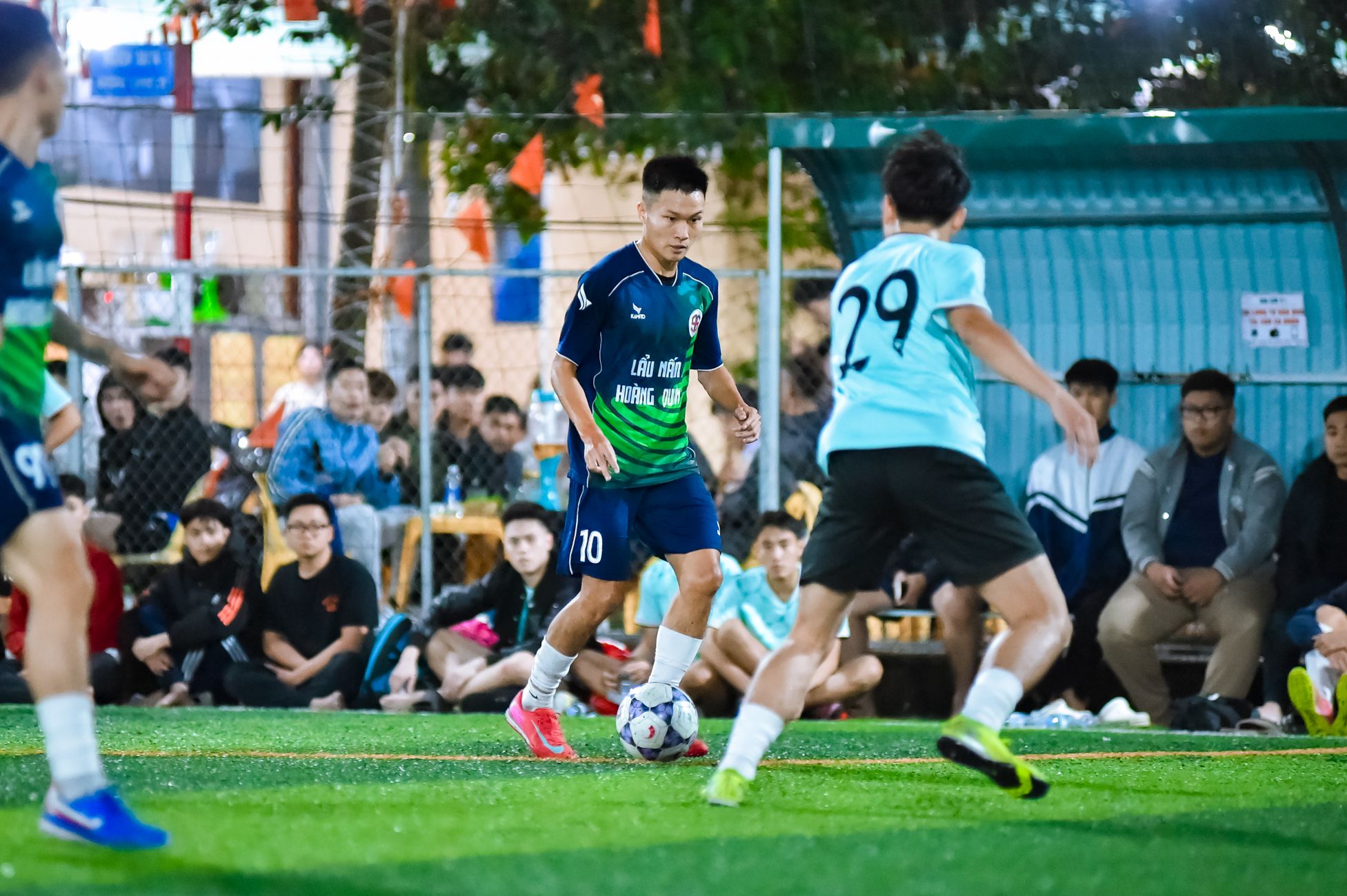 Privédetectives onderzoeken handel in neppe voetbalshirts in Thailand