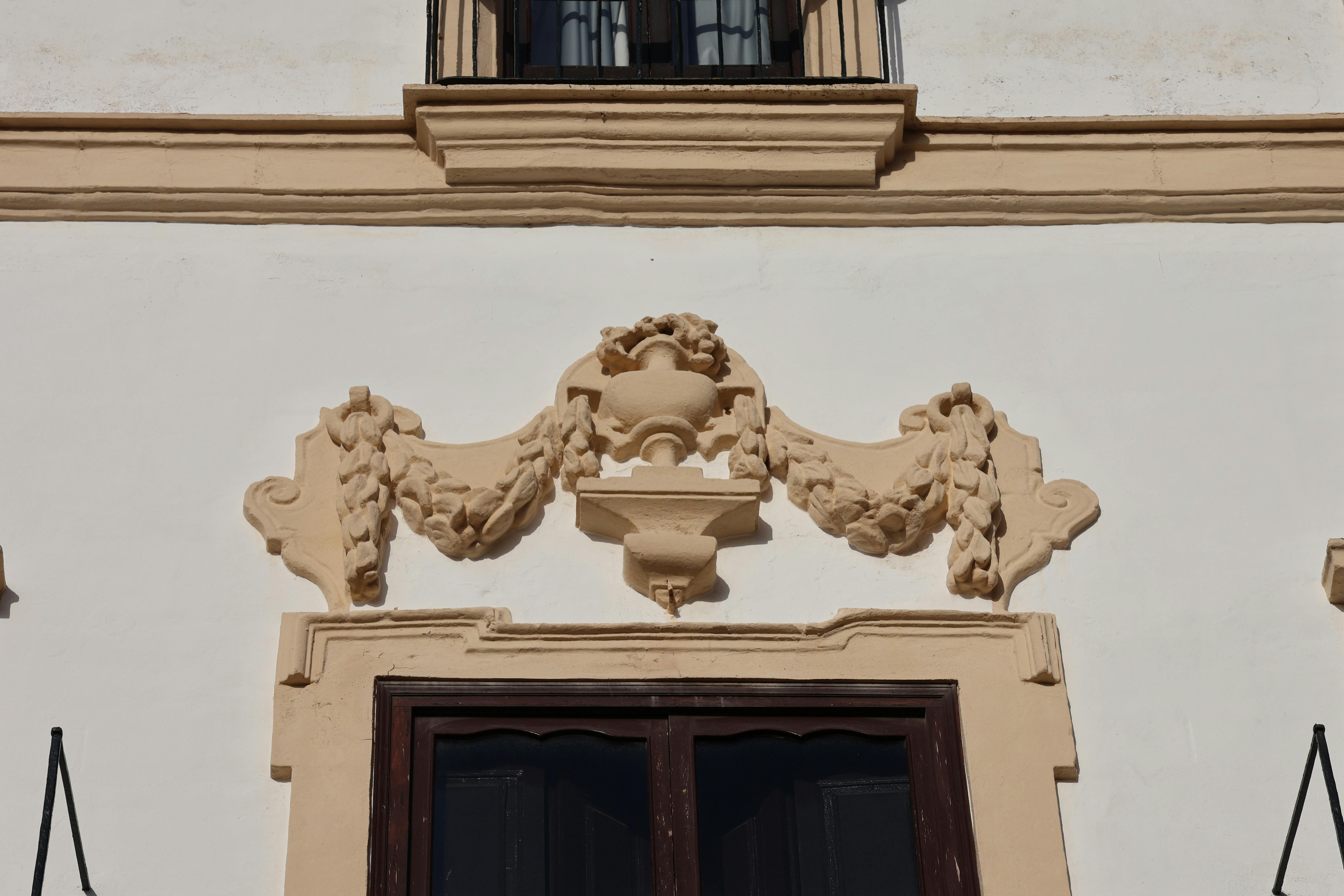 detalle de la fachada del palacio portuense