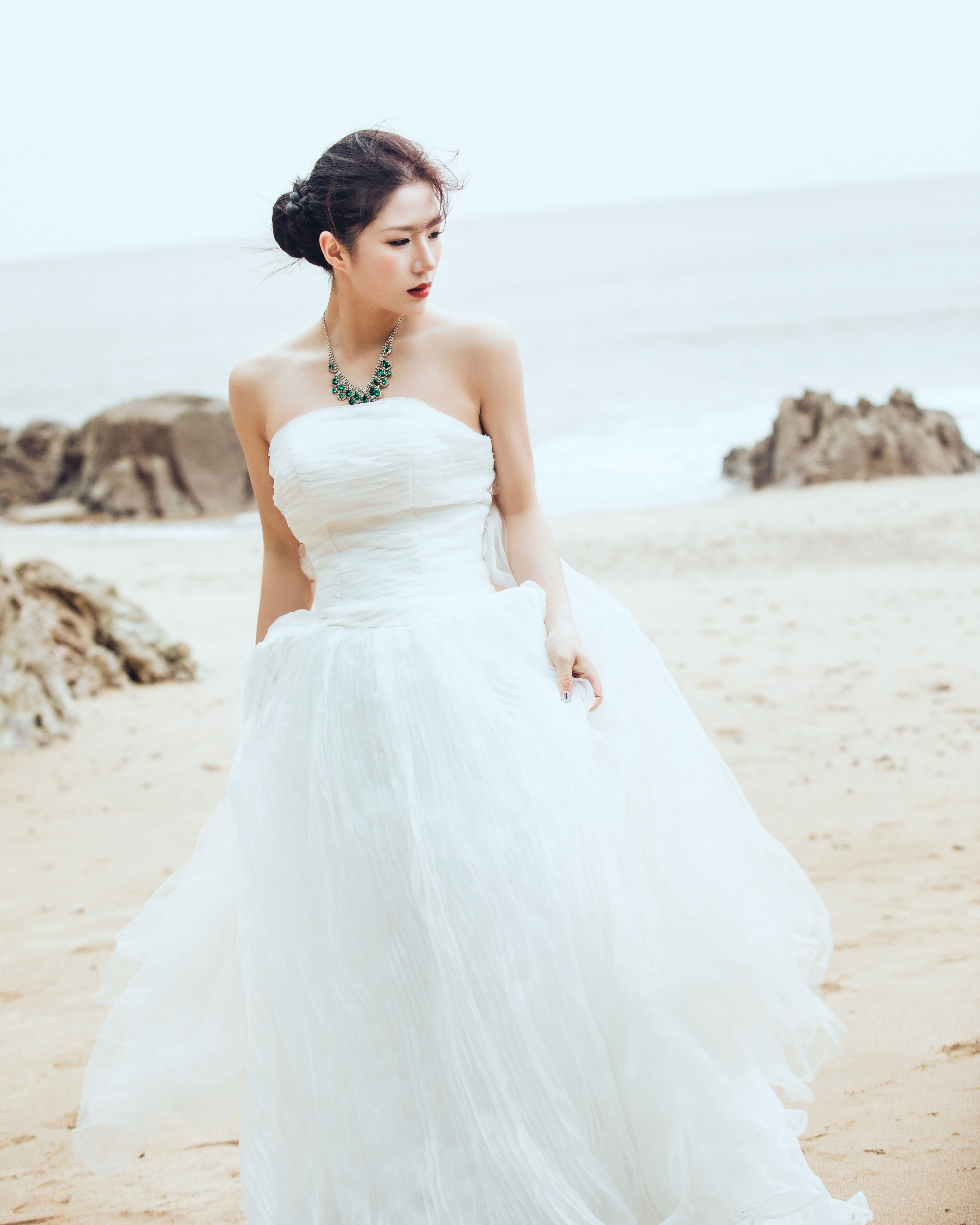 White Beach Gown Photos, Download The BEST Free White Beach Gown Stock  Photos & HD Images