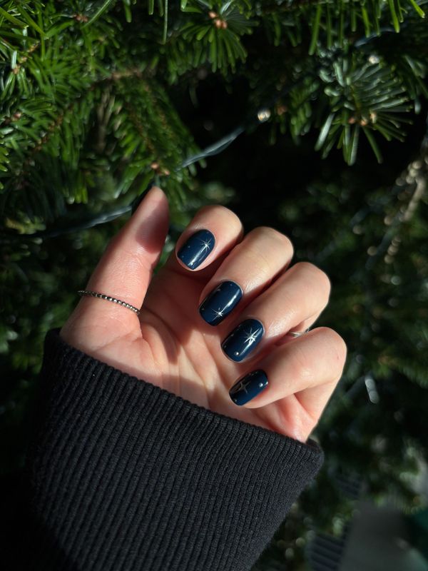 Midnight navy manicure
