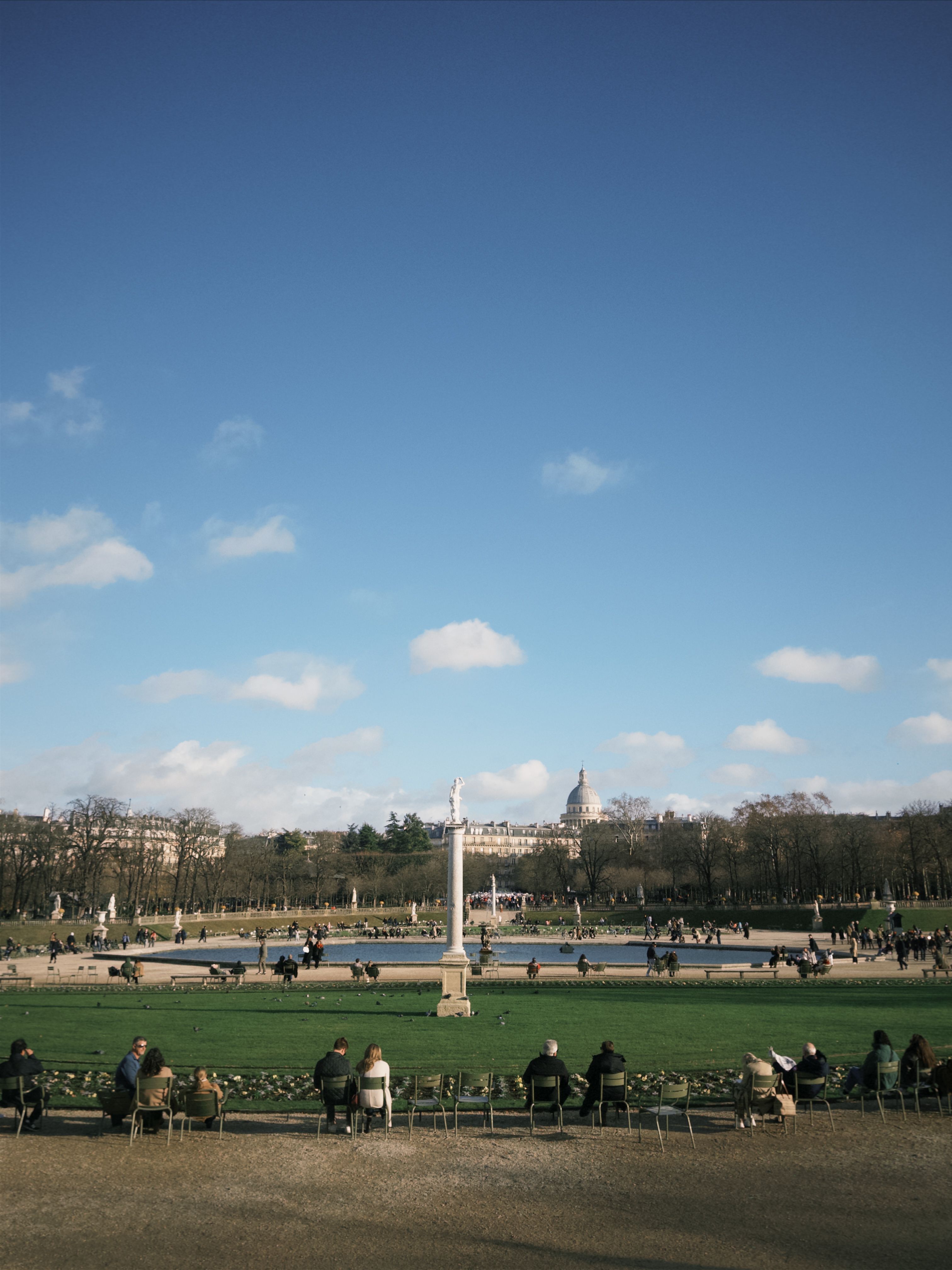 Promenade et bassin du Jardin des Tuileries à Paris