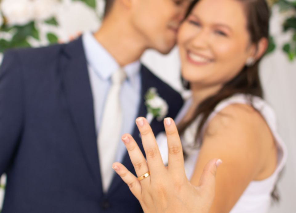 Online dating: starting a conversation on a niche platform
