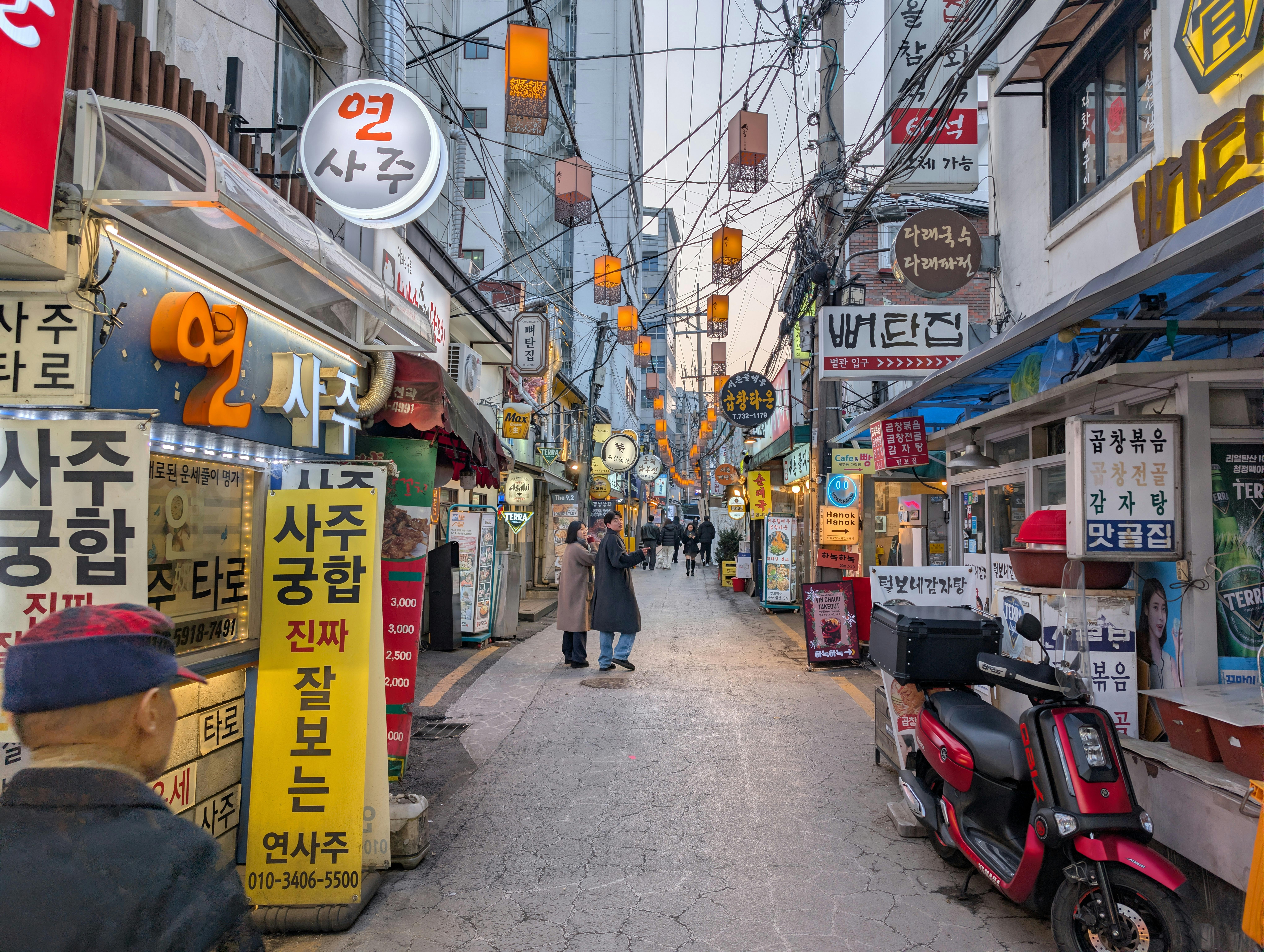 Seoul cosmetic surgery tourism demand — Photo by Luiz M on Pexels