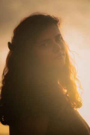Golden hour portrait, photo by Alef Morais on Pexels