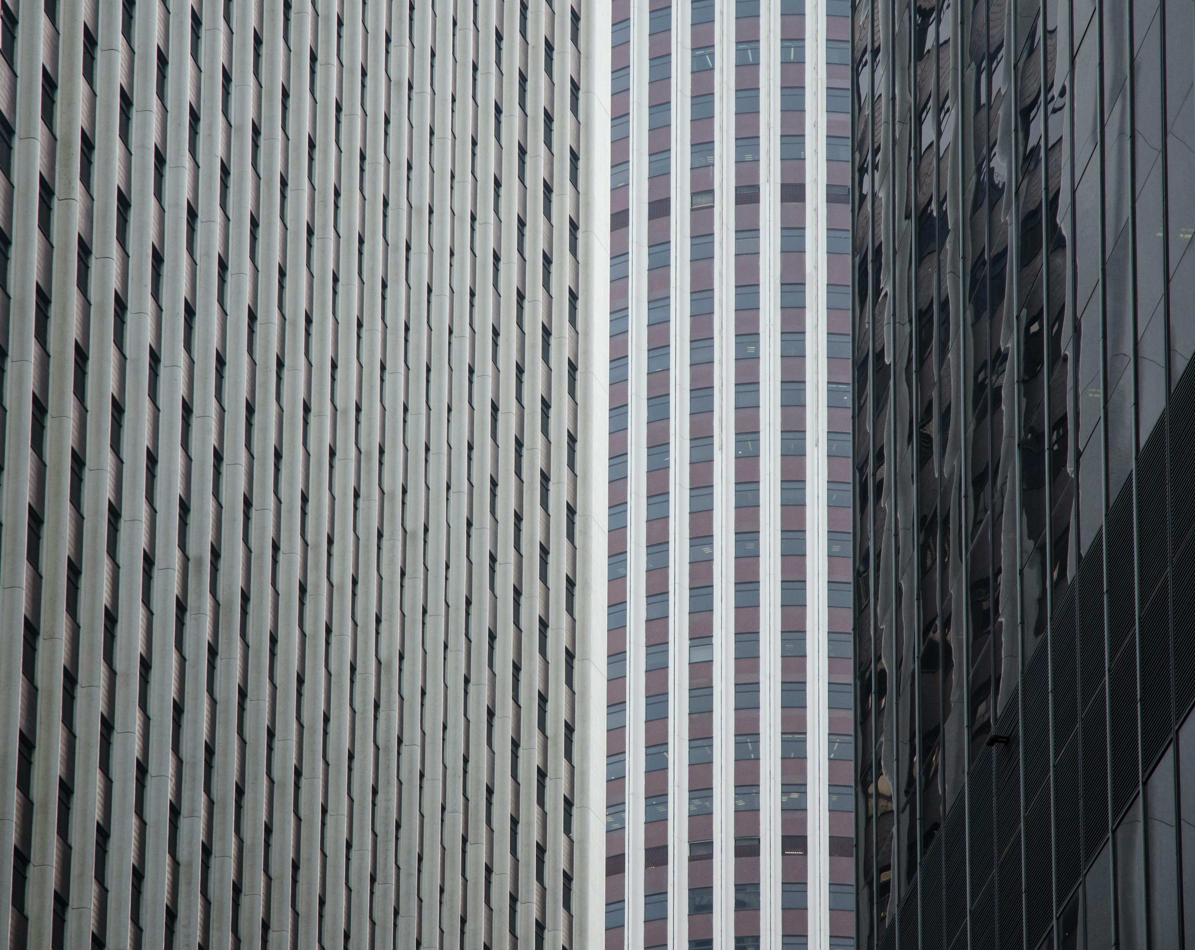 Gratis Architettura urbana di grattacieli a Hong Kong che mette in mostra modelli di costruzione moderni. Foto a disposizione