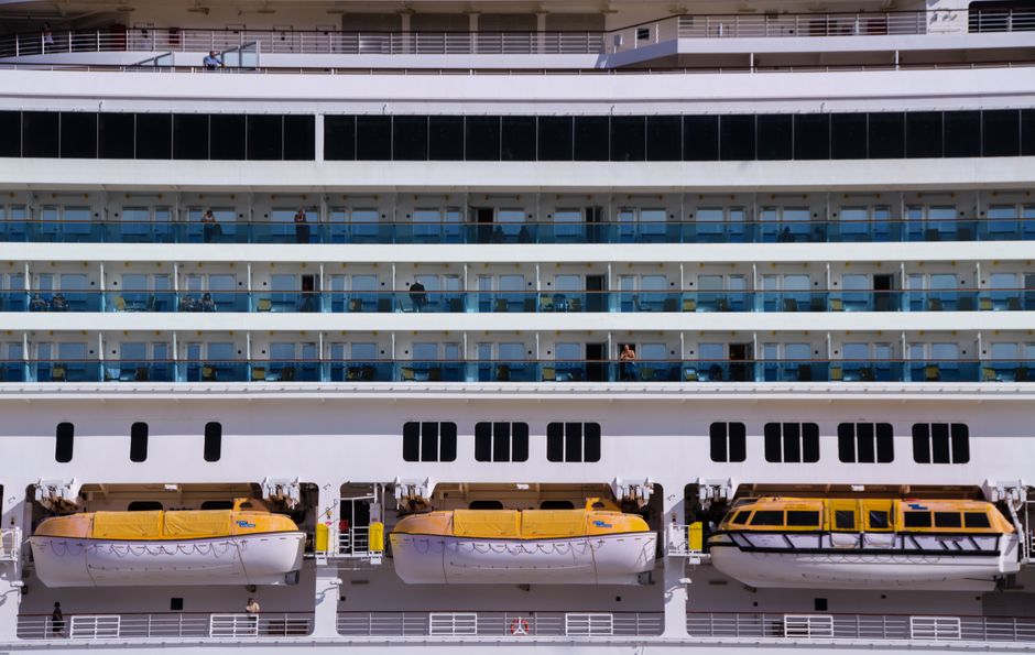 cruise ship balcony cabin ocean view