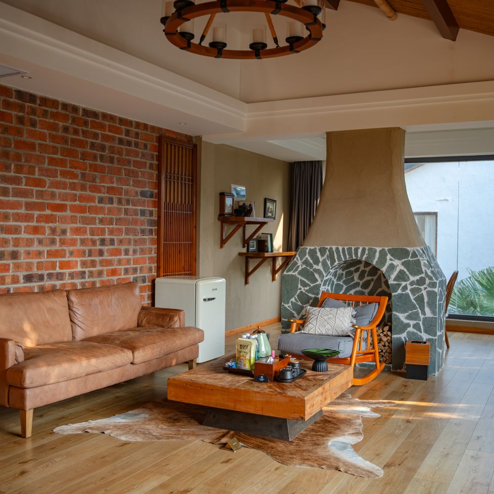 Lode — professional movers carrying furniture on a house move