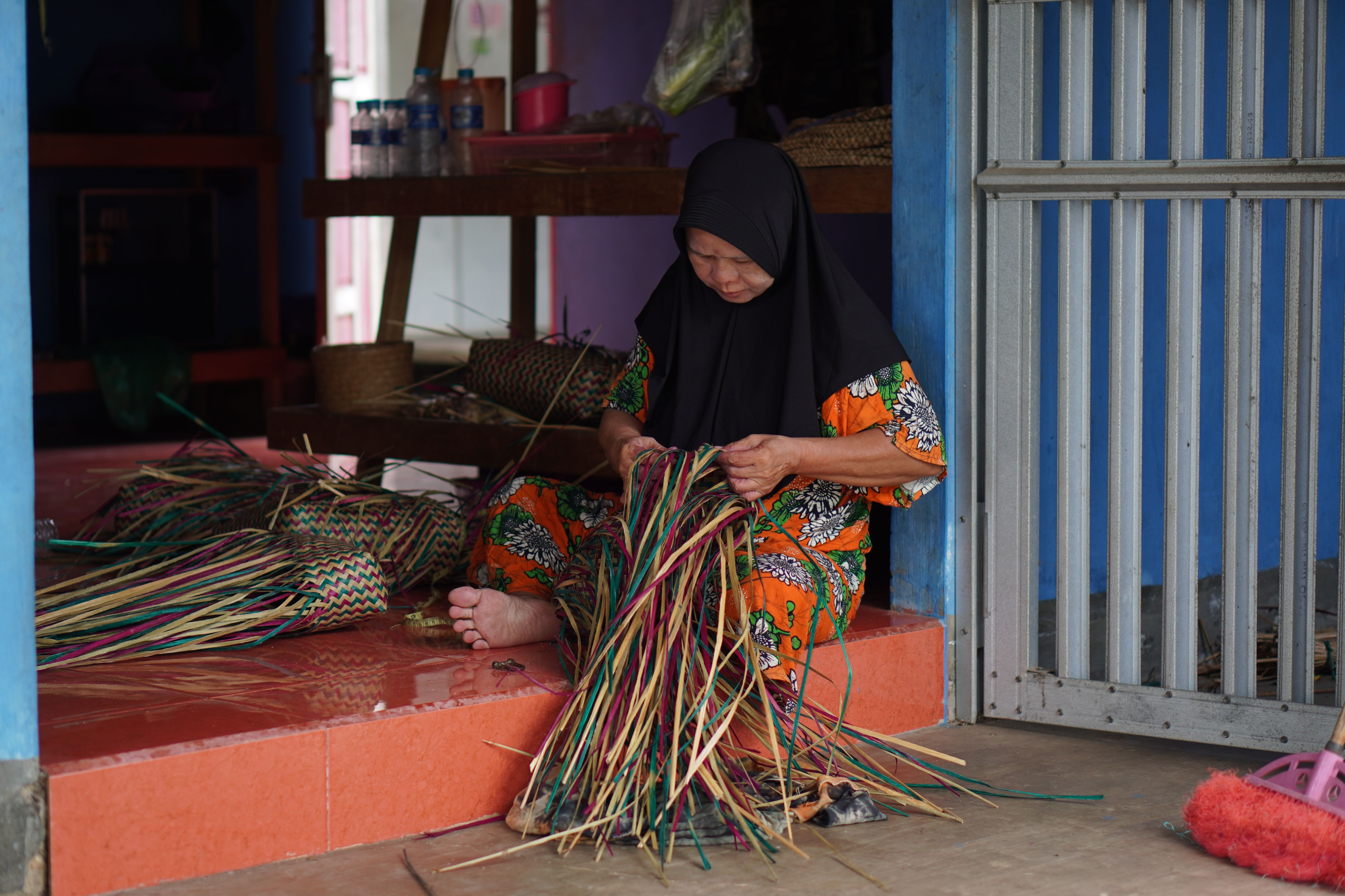 Kerajinan Tangan Daur Ulang Barang Bekas Unik