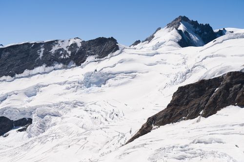 Free Explore the stunning snowy landscape of Jungfrau Mountain with its rugged peaks and pristine glaciers. Stock Photo